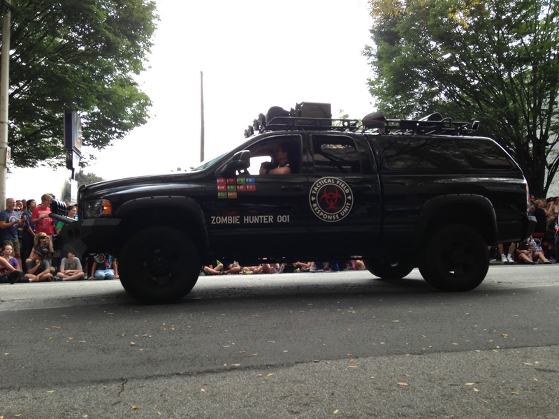 Illustration for article titled Vehicles Of The 2013 DragonCon Parade - Photo Dump